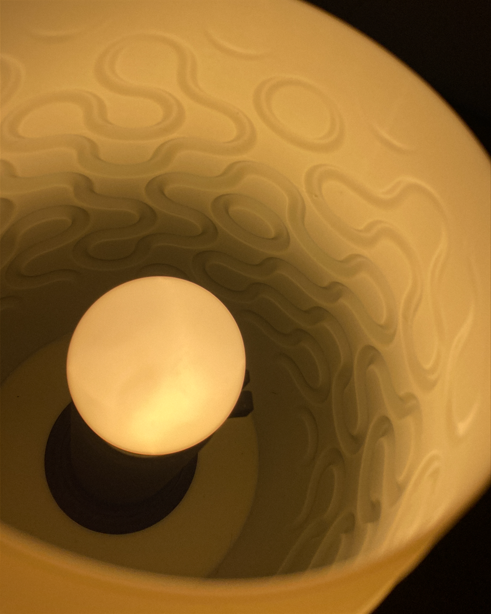SEAMLESS TABLE LAMP 3 1350